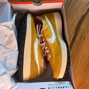 Nike Women's Yellow White Daybreak-Type Sneakers